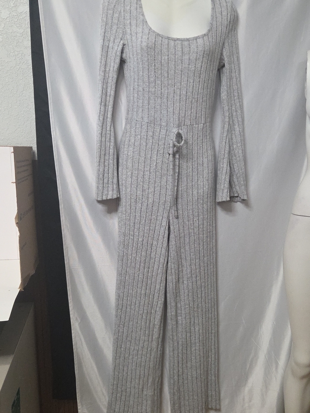 SHEIN Light Gray Ribbed Scoop Neck Knit Jumpsuit Medium Sz